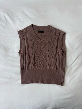 Moon & Madison Brown Cable Knit Sweater Vest – Size Small